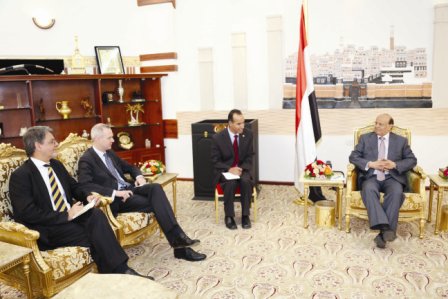 الرئيس لدى لقائه المفوض الإقليمي بوزارة الخارجية الألمانية أمس